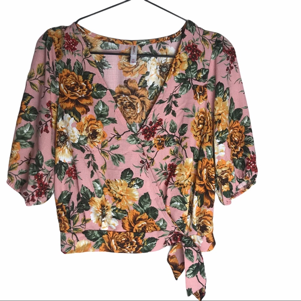 NWOT Xhilaration Floral Tie Cropped Top